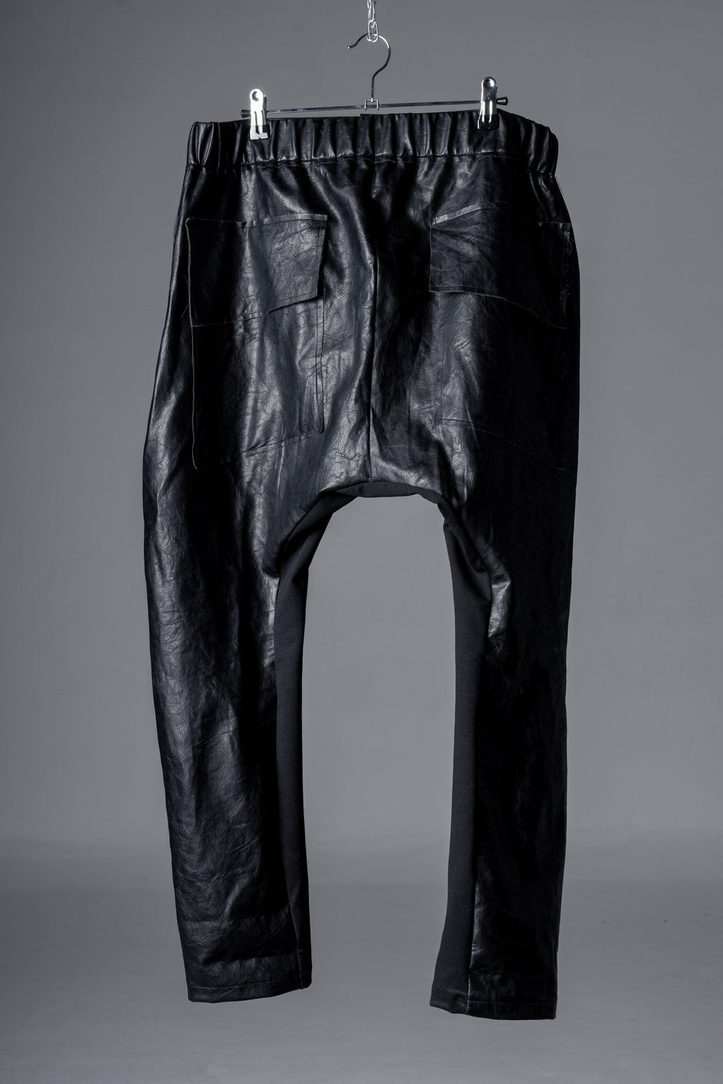 Pantalone cavallo basso in ecopelle