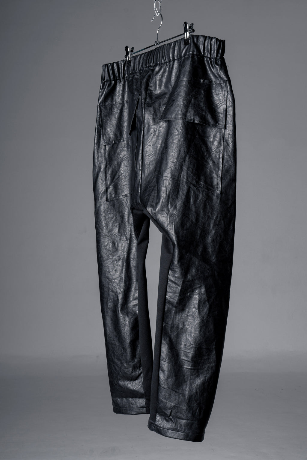 Pantalone cavallo basso in ecopelle